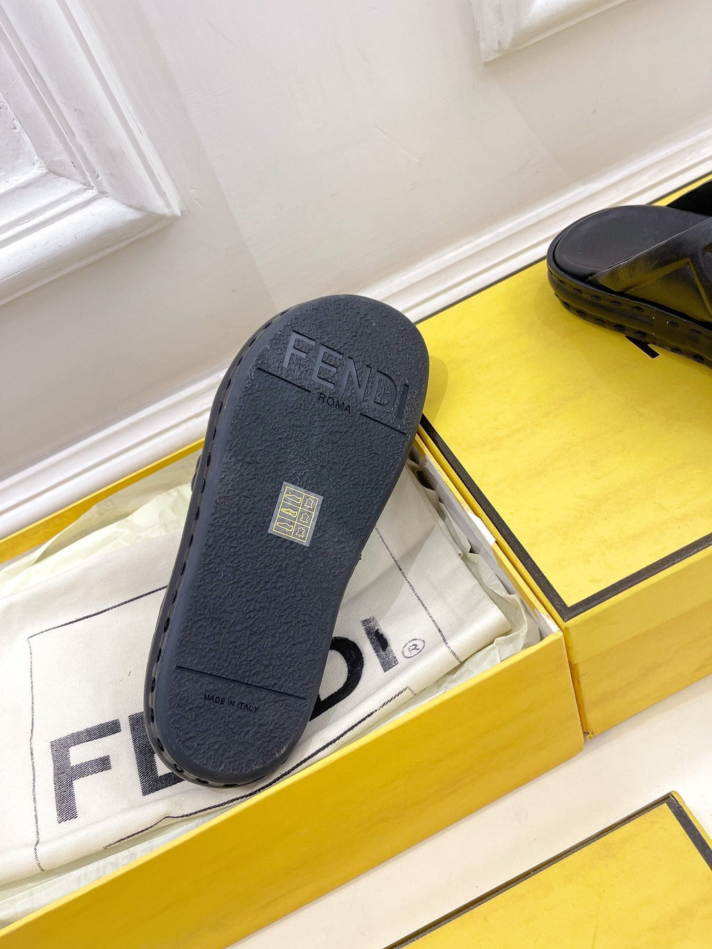 FENDI CROSSOVER SLIPPER IN BLACK CALFSKIN