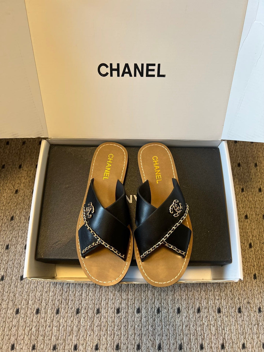 CC 26s Flat Sandals Black Brown Cowhide 627194