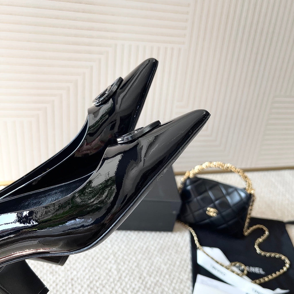 Chanel 2026 Pump With Heart-shaped Buckle Black Patent Leather 787144