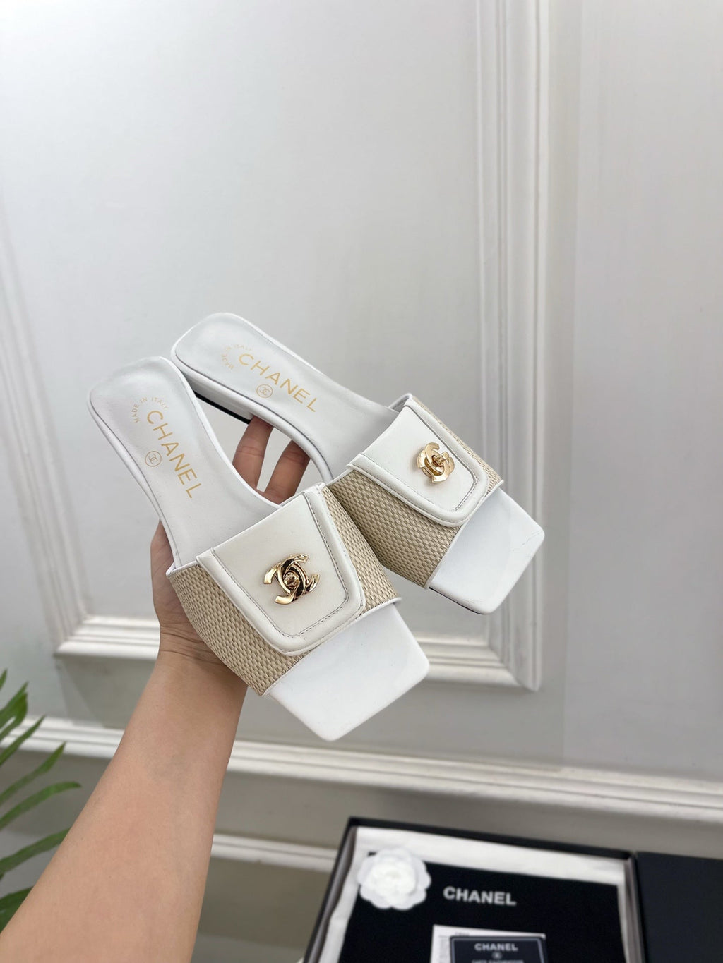 CC 2026 Mule Calfskin Raffia