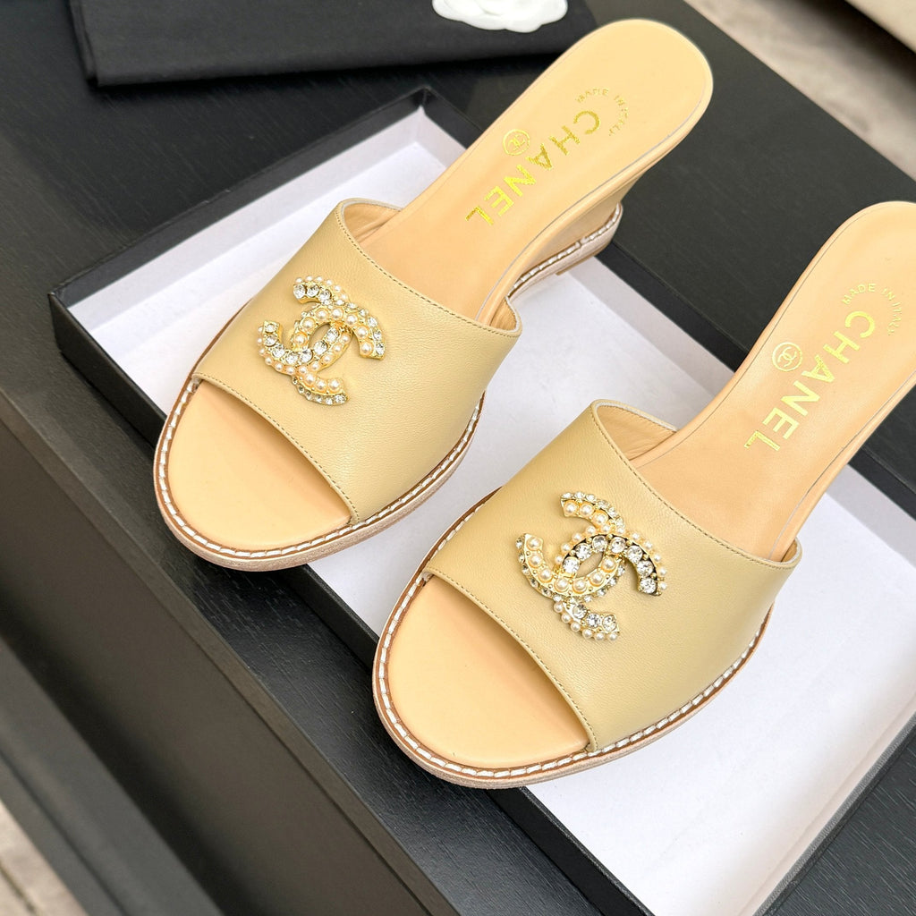 CC 2026 Wedge Sandals 65 Beige Lambskin 667774