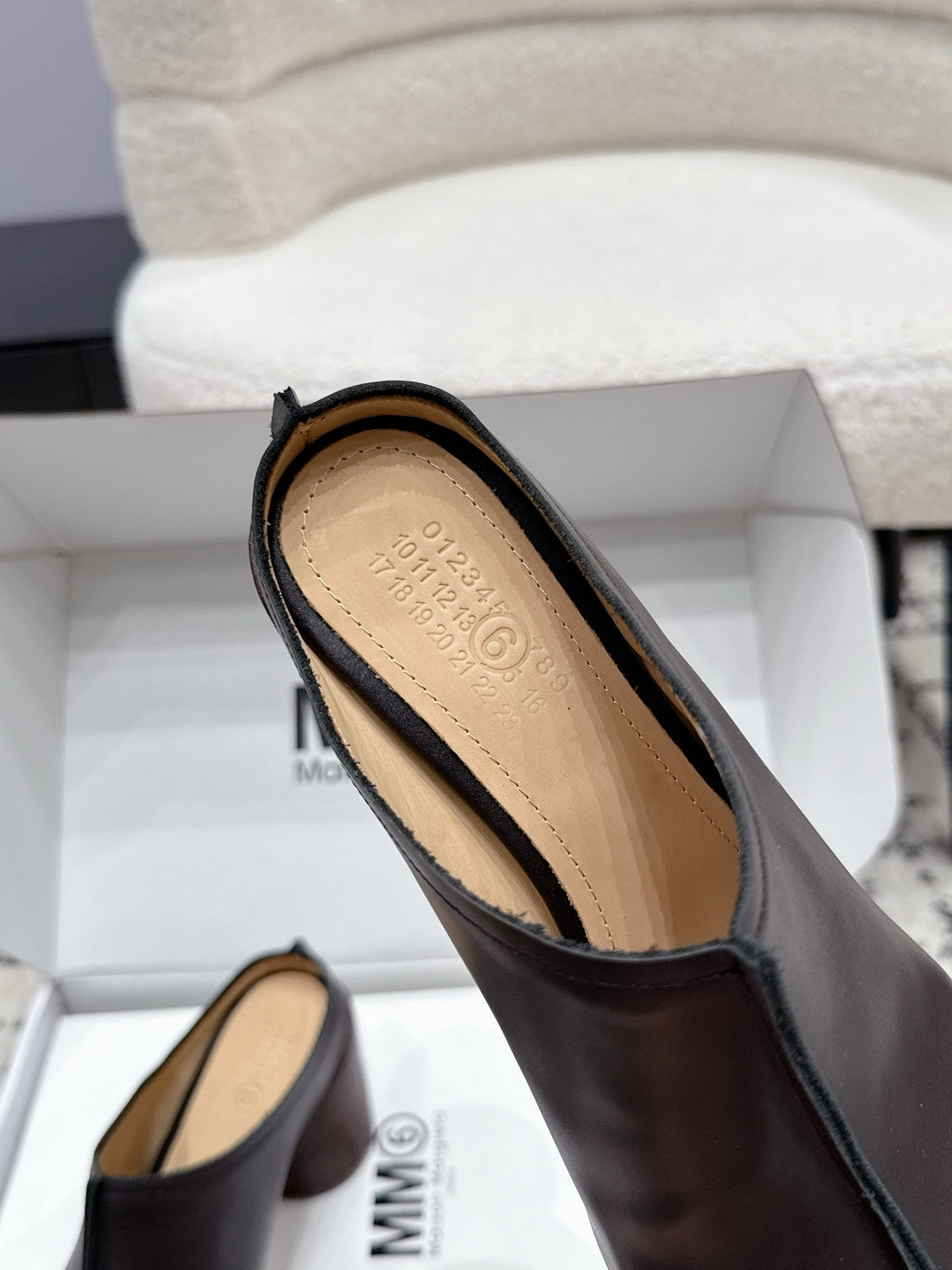 Maison Margiela 2026 Closed-Toe Chunky Heel Mules 70mm Cowhide Suede 924849