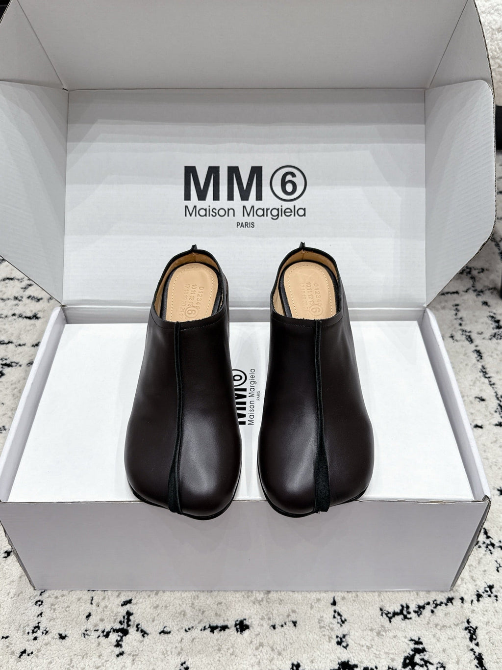 Maison Margiela 2026 Closed-Toe Chunky Heel Mules 70mm Cowhide Suede 924849