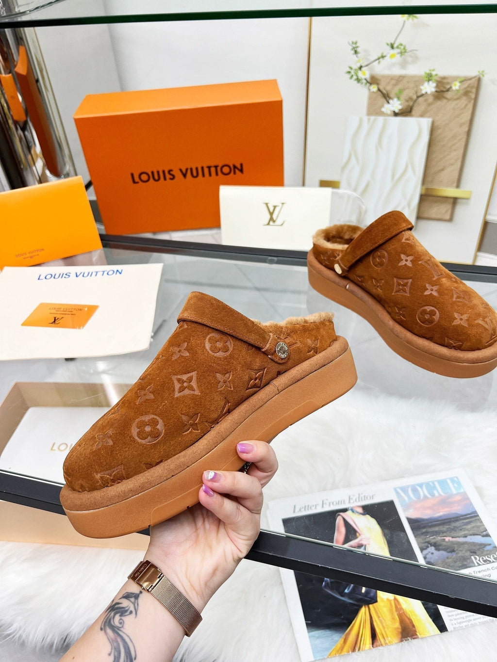 LV WOMEN'S COSY FLAT COMFORT CLOGS IN RUSSET BROWN MONOGRAM SUEDE