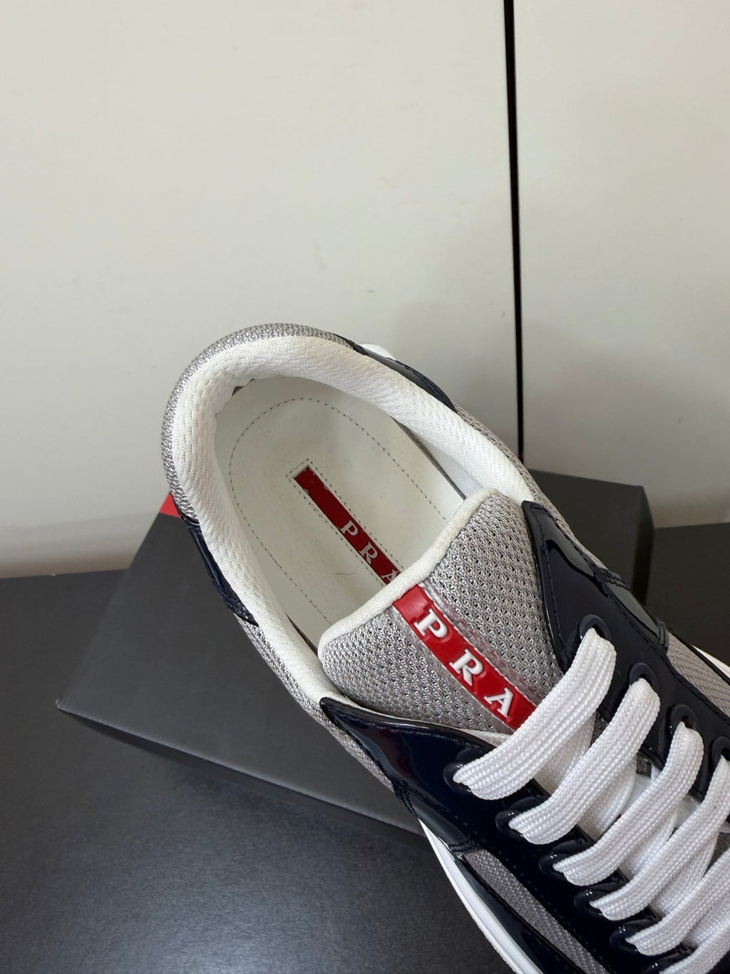 PRA 26S Casual Sneakers Gray Dark Blue Patent Leather 618929